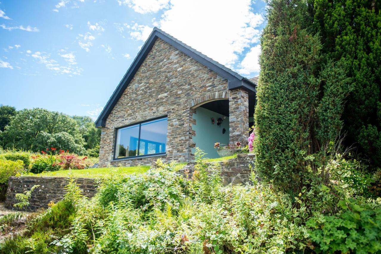York Lodge- Spacious 3 Bed Bungalow With Wonderful Estuary Views Laugharne Exterior photo